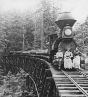 Железная дорога (поезда, паровозы, локомотивы, вагоны) - Пассажиры на буферном брусе паровоза