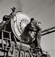 Железная дорога (поезда, паровозы, локомотивы, вагоны) - Ремонт прожектора паровоза №3891,штат Калифорния,Ачисон,Топика и Санта-Фе ж.д.