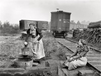 Железная дорога (поезда, паровозы, локомотивы, вагоны) - Женщины и железная дорога