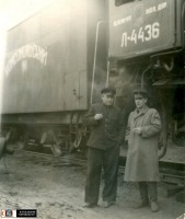 Железная дорога (поезда, паровозы, локомотивы, вагоны) - Машинисты у паровоза Л-4436 в депо Карталы,Челябинская область