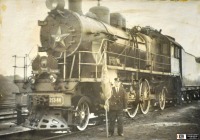 Железная дорога (поезда, паровозы, локомотивы, вагоны) - Машинист М.П.Гончаров у паровоза Су253-88