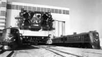 Железная дорога (поезда, паровозы, локомотивы, вагоны) - Тепловозы ПТЭ3 вывозят на транспортно-установочном агрегате габаритную модель РН 