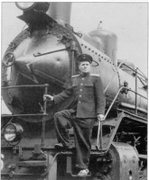Железная дорога (поезда, паровозы, локомотивы, вагоны) - Паровоз С.26 и его машинист в депо Таллин