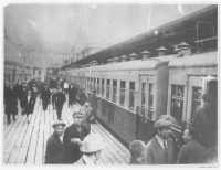 Железная дорога (поезда, паровозы, локомотивы, вагоны) - Первый элктропоезд Москва-Мытищи перед отправлением