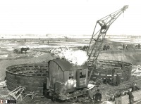 Железная дорога (поезда, паровозы, локомотивы, вагоны) - Паровой железнодорожный кран DEMAG на строительстве Магнитогорского металлургического комбината