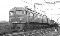 Железная дорога (поезда, паровозы, локомотивы, вагоны) - ВЛ8-334 с грузовым поездом проходит ст. Макеевка