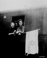 Железная дорога (поезда, паровозы, локомотивы, вагоны) - Еврейские дети, освобожденные из Бухенвальда, на пути в Палестину