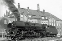 Железная дорога (поезда, паровозы, локомотивы, вагоны) - Пассажирский магистральный паровоз 01 0624-7 на центральном вокзале Лейпцига