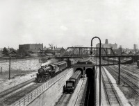 Железная дорога (поезда, паровозы, локомотивы, вагоны) - Подход к тоннелю под рекой Детройт