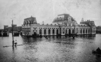 Железная дорога (поезда, паровозы, локомотивы, вагоны) - Саратовский вокзал в Москве во время наводнения 1908 г.