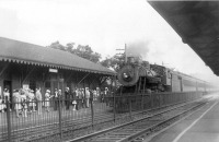 Железная дорога (поезда, паровозы, локомотивы, вагоны) - Паровоз К-7 №2422 типа 1-4-0 с пассажирским поездом на ст.Мелроуз