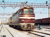 Железная дорога (поезда, паровозы, локомотивы, вагоны) - Электровоз ЧС4-133 в ожидании поезда