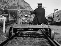 Железная дорога (поезда, паровозы, локомотивы, вагоны) - Ручная дрезина перед Готардским тоннелем