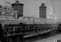 Железная дорога (поезда, паровозы, локомотивы, вагоны) - Автомобили ЗАЗ на платформах грузового поезда