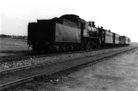 Железная дорога (поезда, паровозы, локомотивы, вагоны) - Паровоз Су201-79 с поездом