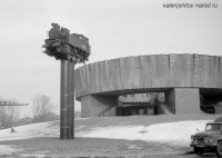 Железная дорога (поезда, паровозы, локомотивы, вагоны) - Танк-паровоз 9П-610 у музея Н.Островского в Шепетовке