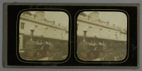 Железная дорога (поезда, паровозы, локомотивы, вагоны) - Локомотив перед зданием вокзала в Со