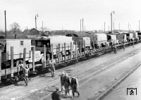 Железная дорога (поезда, паровозы, локомотивы, вагоны) - Немецкий эшелон с автотехникой