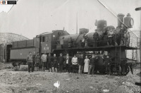 Железная дорога (поезда, паровозы, локомотивы, вагоны) - Работники депо Облучье у паровоза Кк.16
