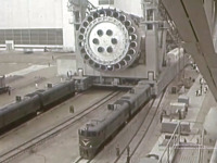 Железная дорога (поезда, паровозы, локомотивы, вагоны) - Тепловозы ПТЭ3 вывозят на стартовую площадку ракету Н1