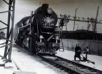 Железная дорога (поезда, паровозы, локомотивы, вагоны) - Стрелочница и паровоз серии Л