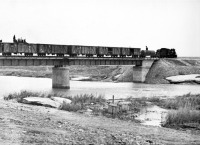 Железная дорога (поезда, паровозы, локомотивы, вагоны) - Поезд узкоколейной ж.д. на мосту через реку Джарлы