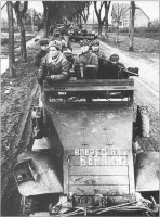 Войны (боевые действия) - «Вперед На Берлин». Колонна советских бронеавтомобилей