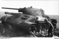 Войны (боевые действия) - Подбитый танк Т-34. Курская дуга, июль 1943 года