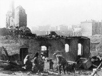 Войны (боевые действия) - Жители возвращаются в освобожденный Смоленск. Сентябрь 1943