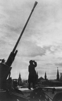Войны (боевые действия) - Зенитное орудие, установленное вблизи Кремля