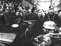 Войны (боевые действия) - Гитлеровские войска входят в Прагу.