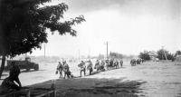 Войны (боевые действия) - Солдаты из пополнения Красной Армии идут к Сталинграду. 1942 год.