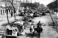 Войны (боевые действия) - Пробка на городской дороге. 1944 г.