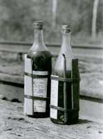 Войны (боевые действия) - Вид бутылок с огне-взрывательной смесью, захваченных гитлеровцами в качестве трофея