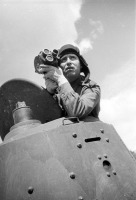 Войны (боевые действия) - Советский фронтовой кинооператор А.П. Эльберт производит съемку боевой операции разведчиков