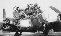 Войны (боевые действия) - Бомбардировщик В-17G бортовой№43-38172 после выполнения боевого вылета.