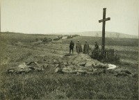 Войны (боевые действия) - Трупы русских солдат, убитых во время артобстрела, перед захоронением. Октябрь 1914