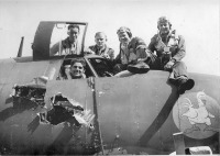 Войны (боевые действия) - Экипаж американского бомбардировщика В26С