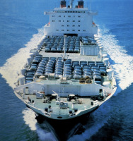 Корабли - Грузовики ЗИЛ-130 отправляются на экспорт