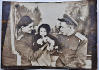 Интересные источники старых фото - (Аль.5) фото. Военный семья 1950 чистые 100 руб