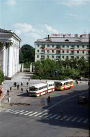 Рязань - Автобус Ikarus-180 и троллейбус ЗиУ-5 на остановке Театральная площадь.
