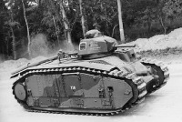 Военная техника - Тяжелый танк B1bis покидает заводскую территорию фирмы FCM, май 1940 года