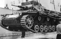 Военная техника - Выгрузка танков Pz.III 5-й легкой дивизии Африканского корпуса в порту г. Триполи. 11 марта 1941 года