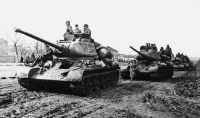Военная техника - Колонна танков Т-34-85 на подступах к р. Днестр. 2-й Украинский фронт, март 1944 года