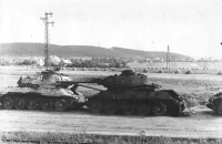 Военная техника - Танки Т-34-85 на сборном пункте аварийной техники