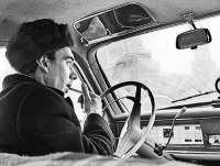 Актеры, актрисы - кино и театра - Актер Алексей Баталов на своей машине. 18 января 1964 года