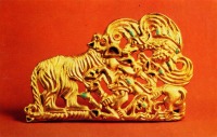 Драгоценности, ювелирные изделия - Поясная бляха с изображением орла , терзающего тигра.
