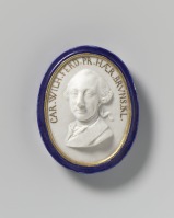 Драгоценности, ювелирные изделия - Фарфоровый медальон с портретом Карла Вильгельма Фердинанда