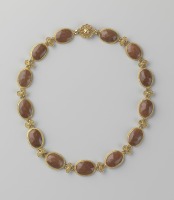 Драгоценности, ювелирные изделия - Золотое колье с коричневыми медальонами