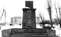 - Монумент жертвам расстрела 10 августа 1915 года.